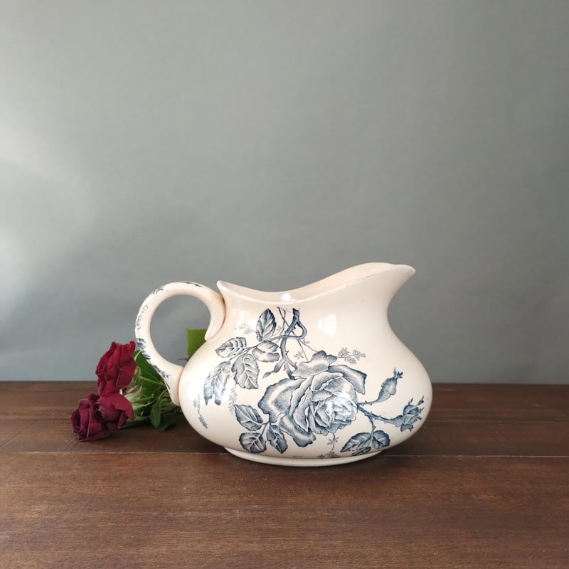 フランスアンティーク 青いバラが華麗なピシェ | フランス