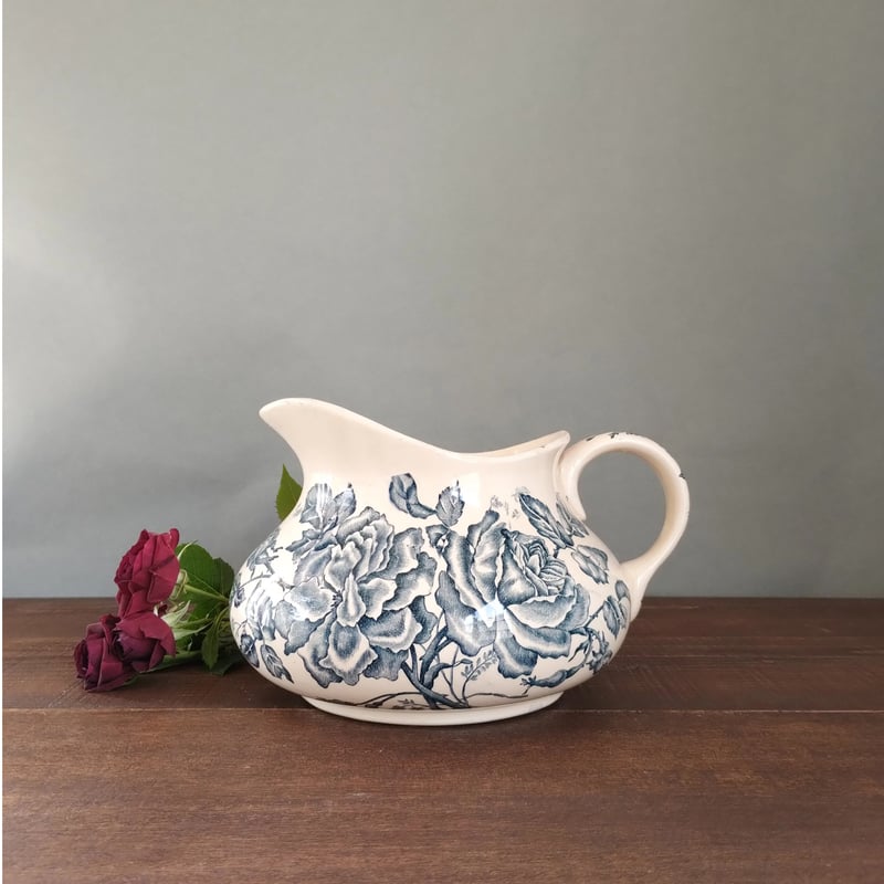 フランスアンティーク 青いバラが華麗なピシェ | フランス