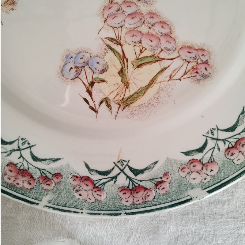 ⚫︎フランスアンティーク⚫︎クレイユモントロー窯⚫︎美しいエンボスとガーランド 大皿 ⚫︎フランスアンティーク⚫︎クレイユモントロー窯⚫︎美しいエンボス