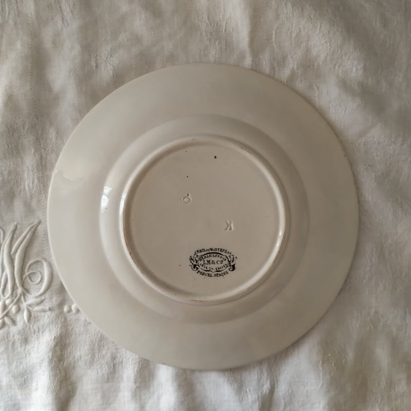 フランスアンティーク クレイユエモントロー レリーフのあるプレート