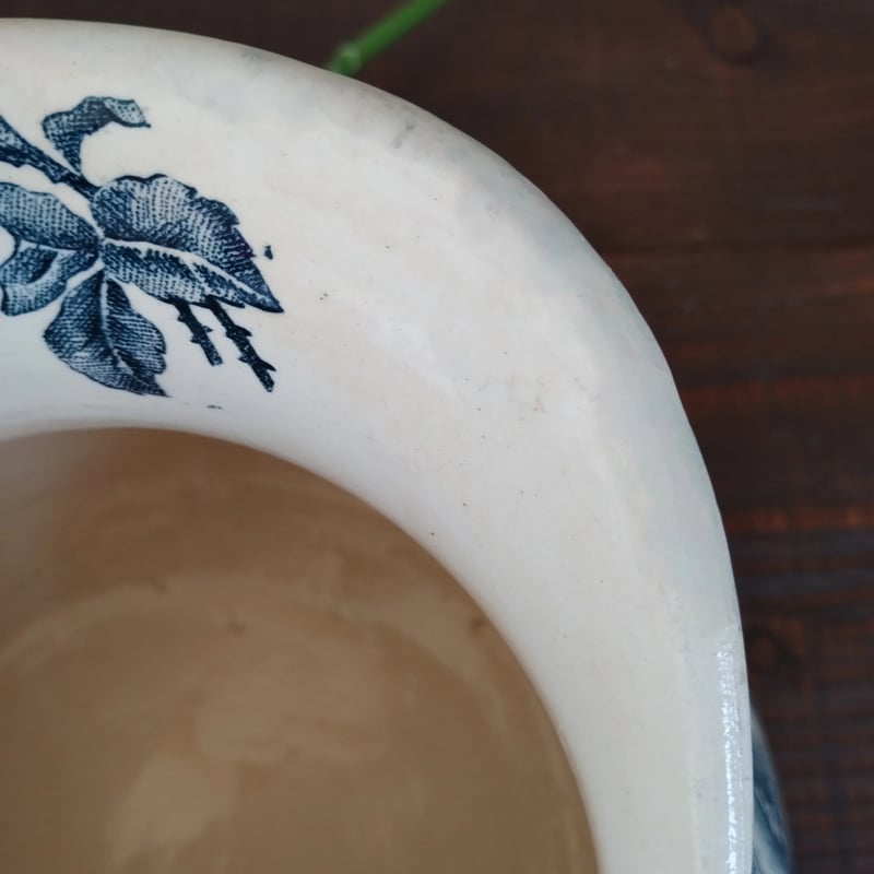 フランスアンティーク 青いバラが華麗なピシェ | フランス