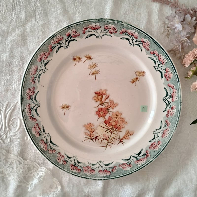 美品 フランスアンティーク クレイユエモントロー 赤い花模様のディナープレートC フランスアンティーク クレイユモントロー わた毛のプレート e