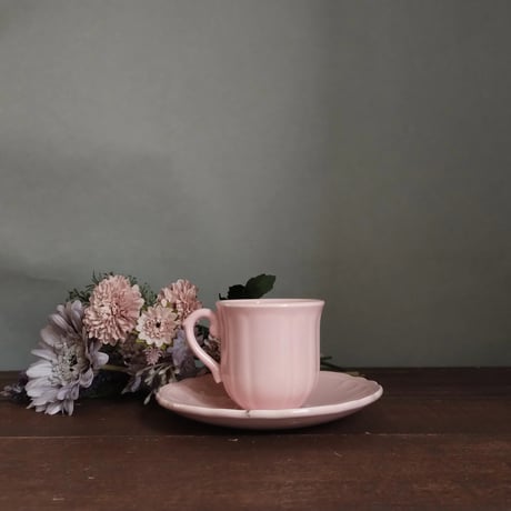 フランスヴィンテージ　ピンク色の花リムのカップ＆ソーサー