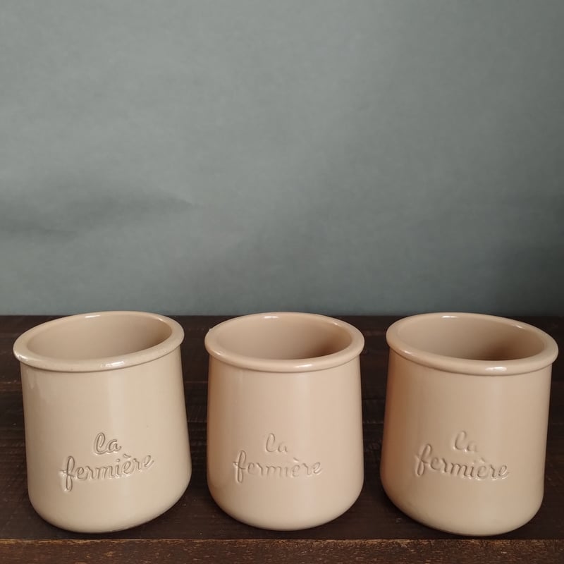 フランスヴィンテージ ラ・フェルミエールの陶器のヨーグルトポット