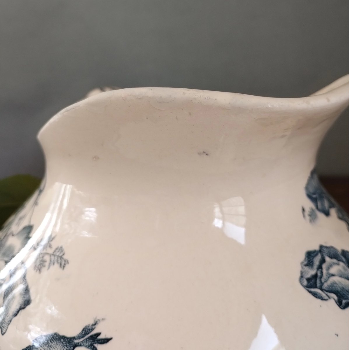 フランスアンティーク 青いバラが華麗なピシェ | フランス