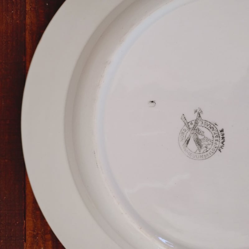 フランスアンティークプレート 白鳥が描かれた美しいレリーフの深皿