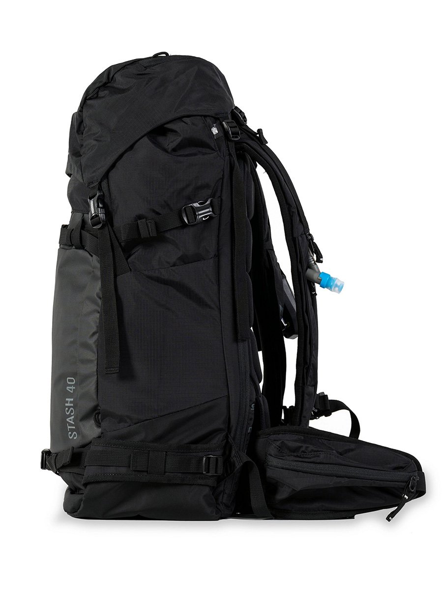 BCA STASH 40 ブラックバックパック fit=scale-down,w=1200