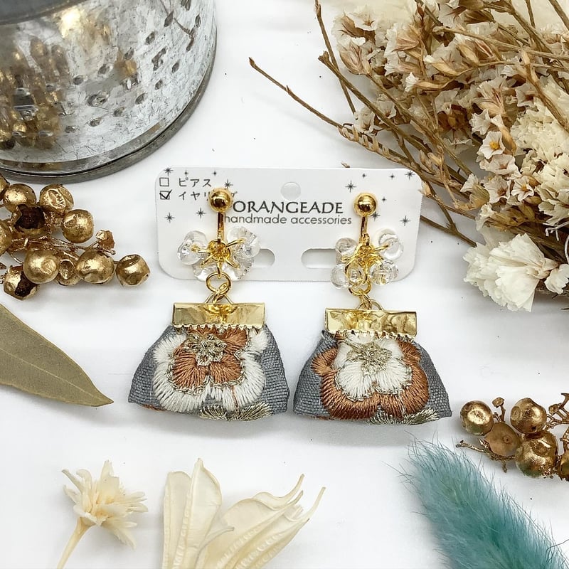 刺繍　黒　チロリアンテープ　ボタン　ヴィンテージ　リボン　ピアス　イヤリング B1491-177 インド刺繍リボンイヤリング ※ピアスに交換可能