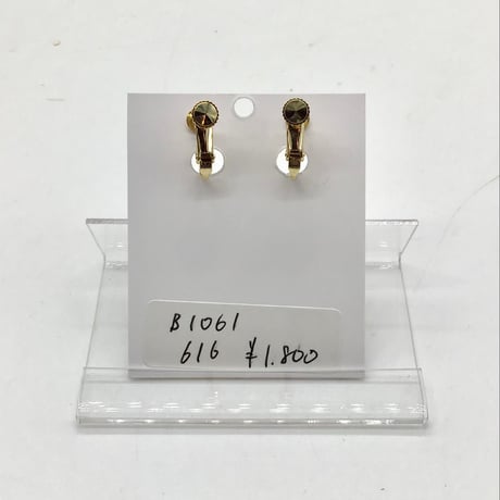 B1061-616 革ハートイヤリング