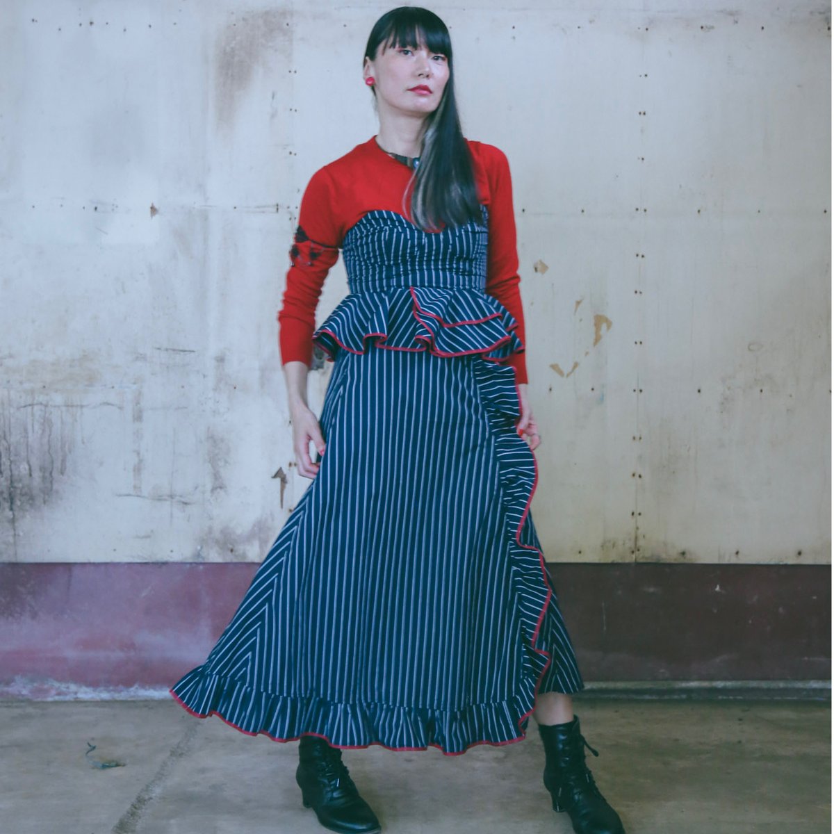 縁フリルスカート-紺ストライプ×赤縁- | ANQU