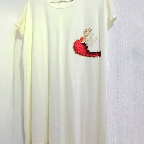 ウェディングハートうさぎさんのトップス