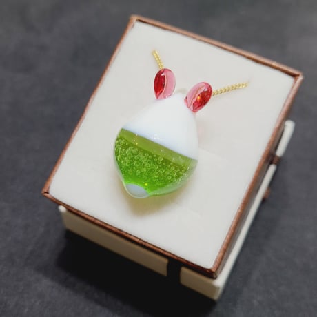 クリームソーダうさぎのペンダント-