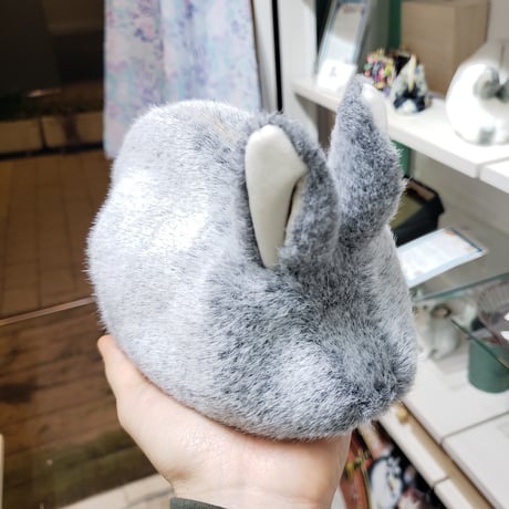 ふわふわのポーチさん グレーアグーチ