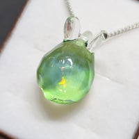 水面うさぎのペンダント(オパール入り)-