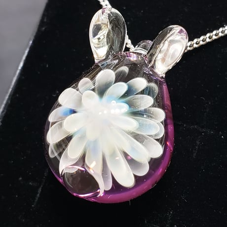 雪の華うさぎのペンダント‐640