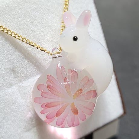うさぎと桜のペンダント-734