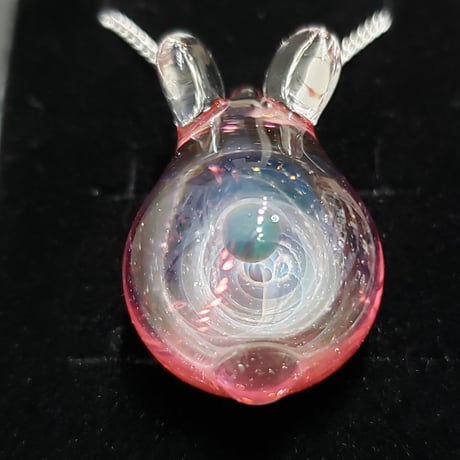 宇宙うさぎのペンダント‐665