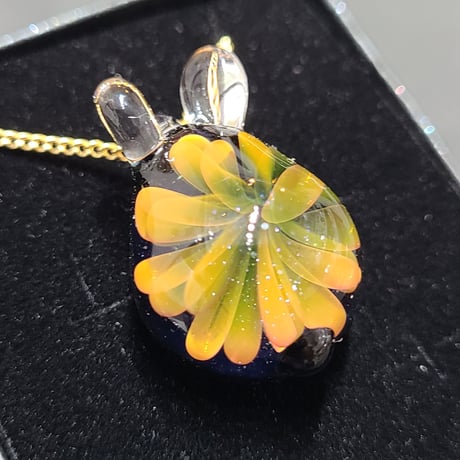 お花うさぎのペンダント-金木犀-830