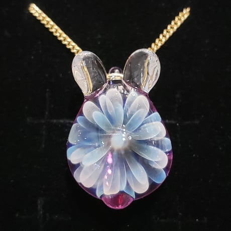 雪の華うさぎのペンダント（ピアス、イヤリング変更可）‐663