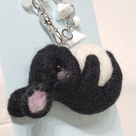 [バッグチャーム] ウサギと毛糸玉 リリーブーケ(ブラック)