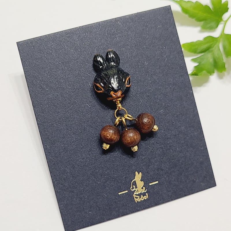 ○ふんばりうさぎ○ピアス 【立ち耳・タンズブラック】 | rabbica