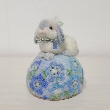［羊毛針刺し］ウサギ(ネモフィラ)