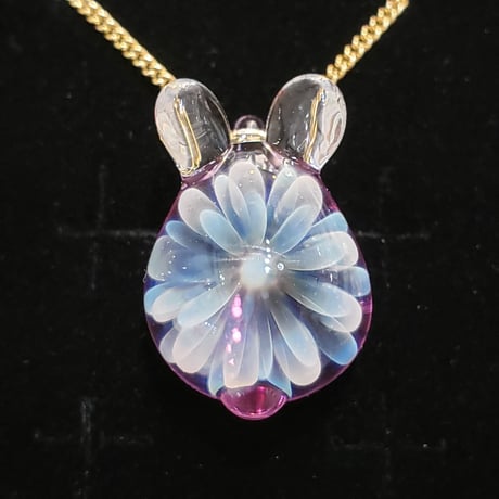 雪の華うさぎのペンダント（ピアス、イヤリング変更可）‐663
