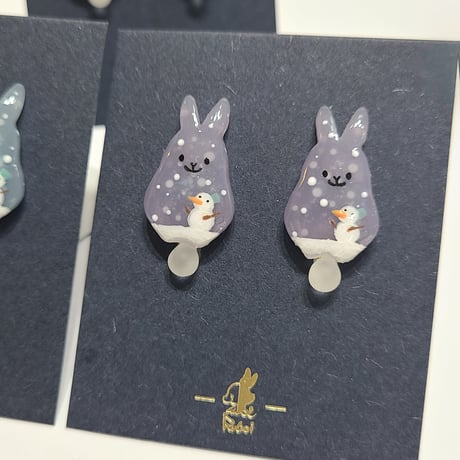 おすわりクッキーラビッツ(雪こんこ)（ピアス/イヤリング）