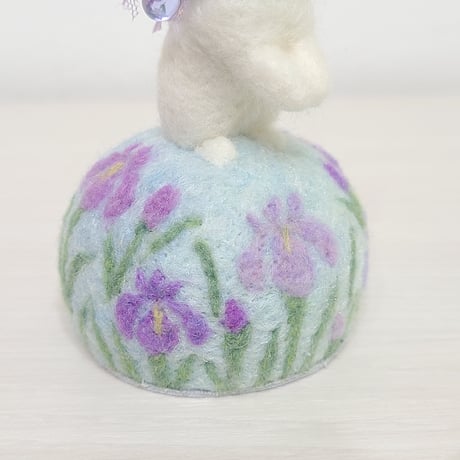 [羊毛針刺し(ミニ)]  ウサギ(花菖蒲)
