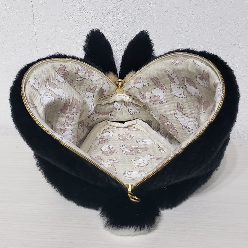 ふわふわのポーチさん ブラックオター | rabbica ONLINE STORE