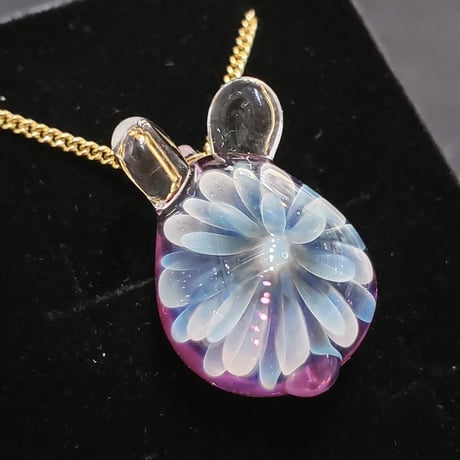 雪の華うさぎのペンダント（ピアス、イヤリング変更可）‐663
