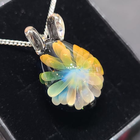 虹の花うさぎのペンダント-