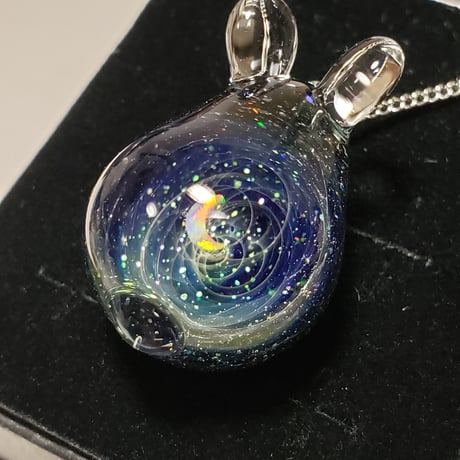 宇宙うさぎのペンダント‐