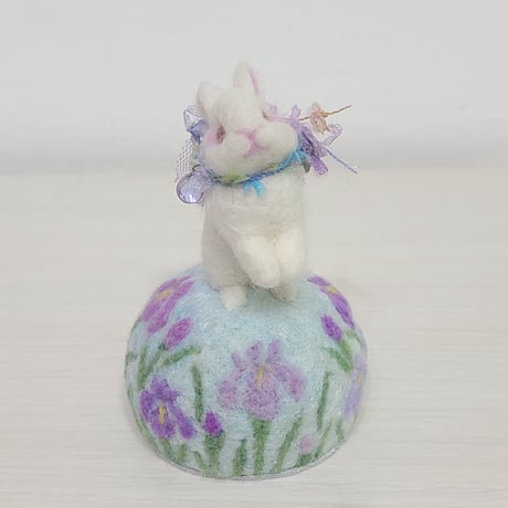[羊毛針刺し(ミニ)]  ウサギ(花菖蒲)