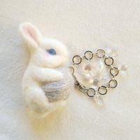 [バッグチャーム] ウサギと毛糸玉 (雪の結晶)