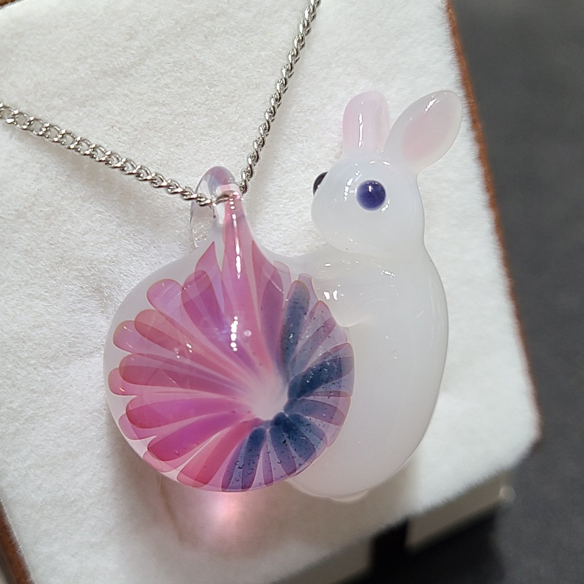 うさぎと紫陽花のペンダント-799 | rabbica ONLINE STORE