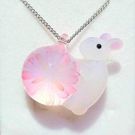 うさぎと桜のペンダント-908