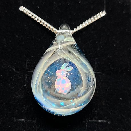 宇宙のペンダント（うさぎオパール入り）-
