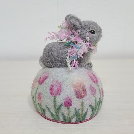 ［羊毛針刺し］ ウサギ(チューリップ)