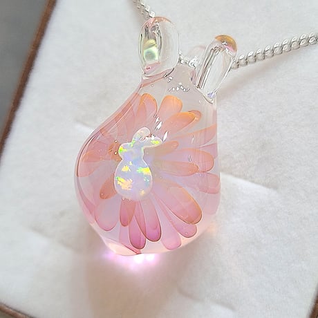 【春限定】桜うさぎのペンダント(うさぎオパール入り)-919