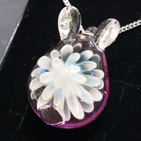 雪の華うさぎのペンダント‐640