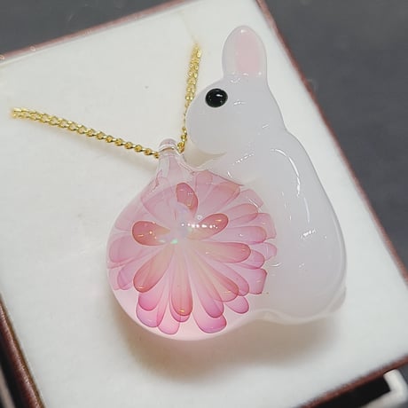 うさぎと桜のペンダント-732