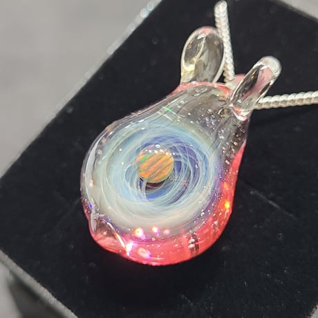 宇宙うさぎのペンダント-
