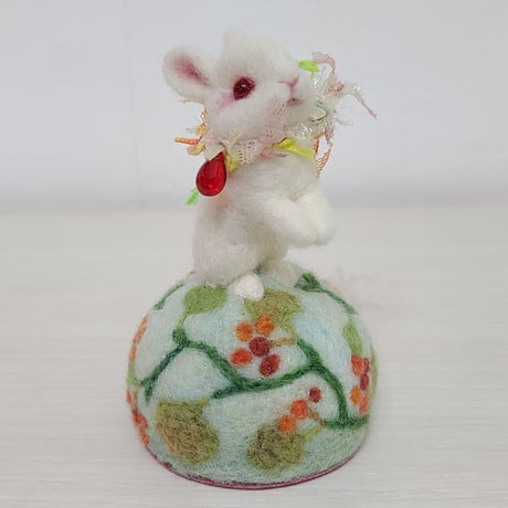 [羊毛針刺し(ミニ)]  ウサギと山帰来