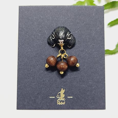 ●ふんばりうさぎ●ピアス【垂れ耳・ブラックシルバーマーチン】