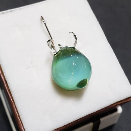 ミニうさぎのピアス（イヤリング変更可）‐274