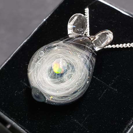 宇宙うさぎのペンダント‐635