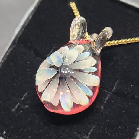 雪の華うさぎのペンダント-