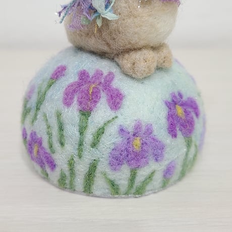 ［羊毛針刺し］ウサギ(花菖蒲)