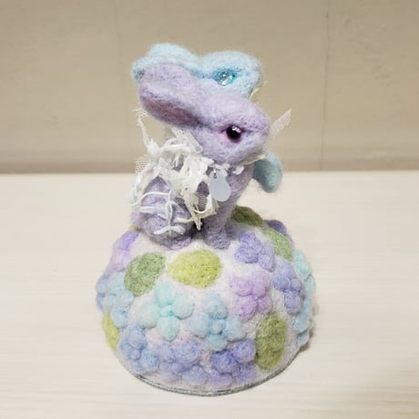［羊毛針刺し］ウサギと砂糖菓子紫陽花